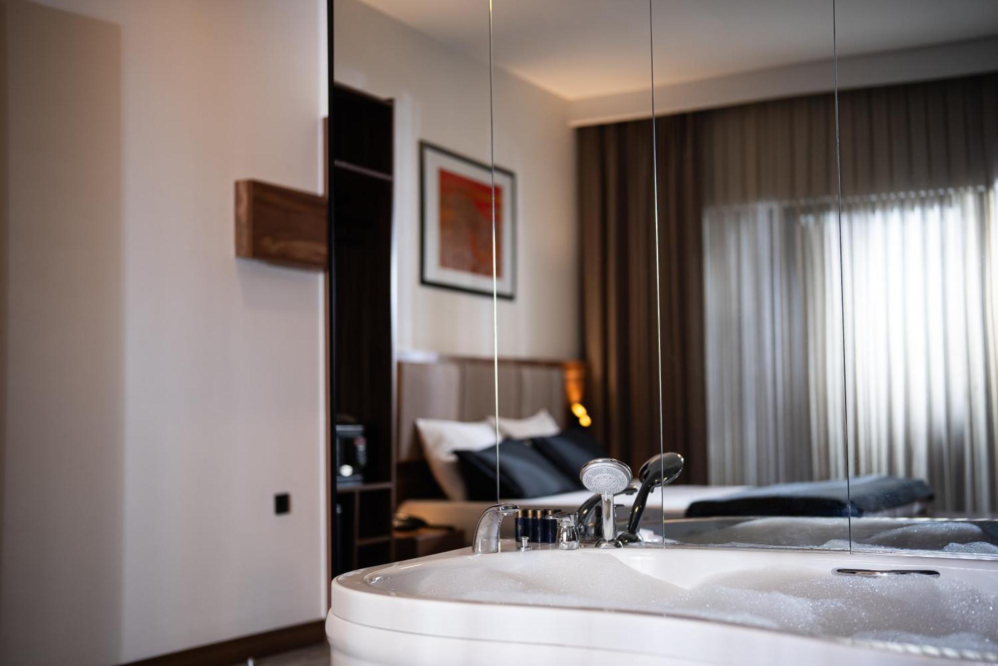 Mari Suites Hotel Istanbul Exterior photo